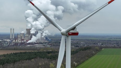 Зеленият капацитет за първи път ще надвиши дела на въглищата и газа в Китай