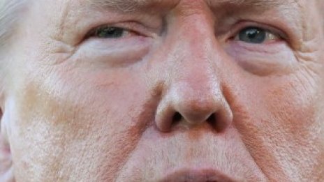 Търговският дефицит на САЩ се сви неочаквано