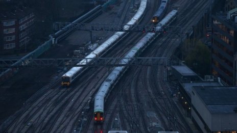 Френското правителство ще поеме част от дълга на железниците