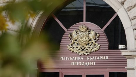 Радев и Борисов си организират среща в диалог през медиите