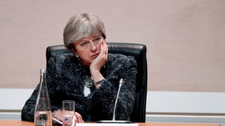 Сделката за Brexit предизвика най-голямата криза в управлението на Мей