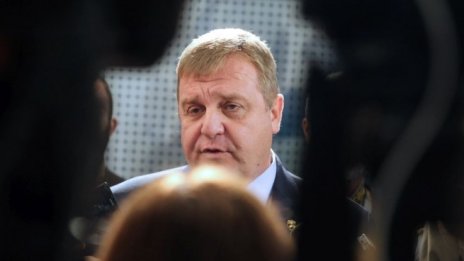 Каракачанов не очаква коалиционни сътресения след оставката на Симеонов