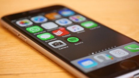 Спадът в търсенето на iPhone ще засегне приходите на доставчиците на Apple