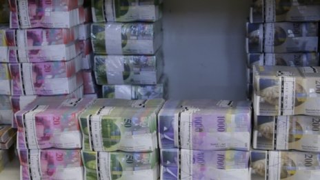 Година след развързването на франка: Краткият път от хаоса към стабилност