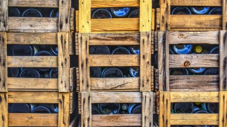 Две сингапурски компании са внасяли незаконно луксозни стоки в Северна Корея?