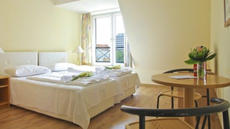 Графика на деня: Колко по-ниски са цените на стаите в Airbnb от хотелите?