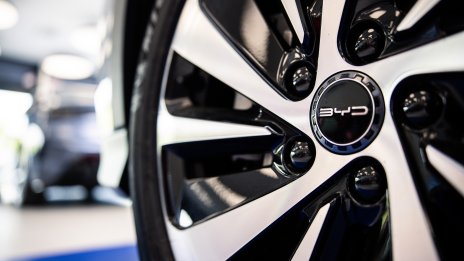 Унгария разследва сделката с BYD, след като бивш министър се присъедини към концерна