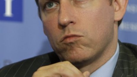 Питър Тийл кешира вложенията си във Facebook