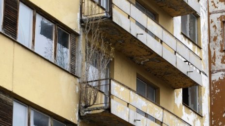 Графика на деня: Колко заплати са нужни за закупуване на жилище в България?