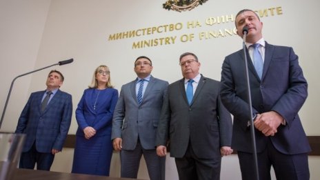 Спешно променят данъчното законодателство заради незаконните цигари и алкохол