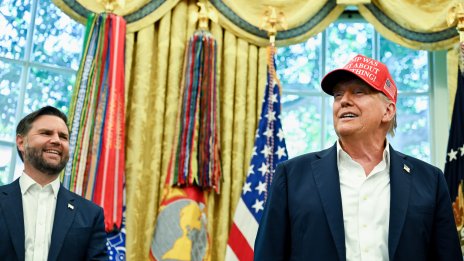 Тръмп заплашва и с мита върху мебелите