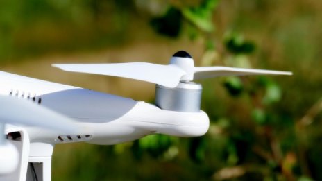 Еластичен дрон издържа при сблъсък без повреди