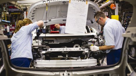 Stellantis: 24 от двигателите ни с вътрешно горене работят със синтетични горива