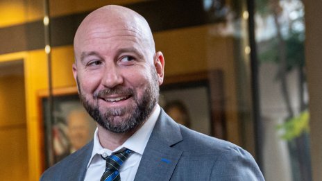 Meta се впуска в битка за придобиването на Within