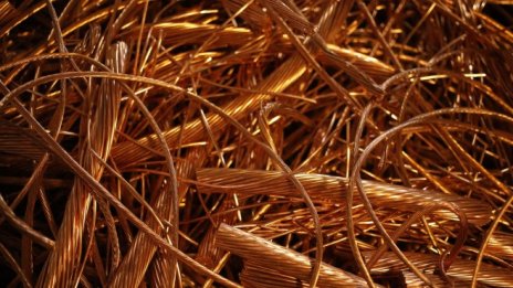 Цената на медта пада под 7000 долара за първи път от ноември 2020 г. насам