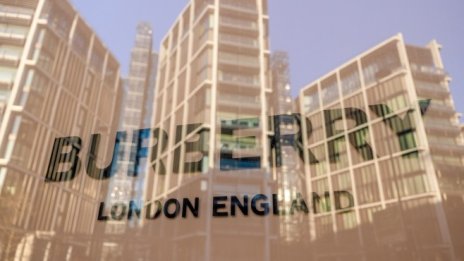 Burberry запази стабилна прогнозата си за печалбата въпреки блокадите в Китай