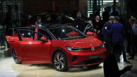 Продажбите на Volkswagen се свиват с над 22% през първото полугодие