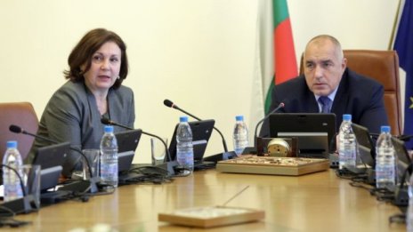 Бъчварова: Няма информация за преминаване на лица, свързани с атентата в Турция