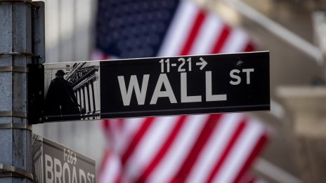 Wall Street видя предстоящо намаляване на лихвите в речта на Пауъл