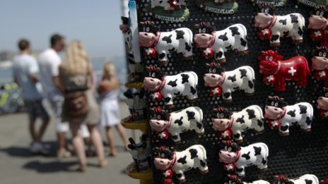 Швейцария ограничава достъпа на българи и румънци до пазара на труда