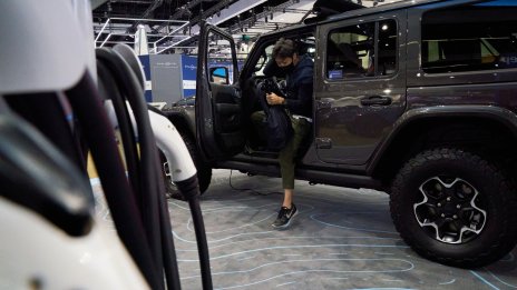 Stellantis ограничава доставките на конвенционални модели до 14 американски щата