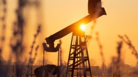 ОПЕК+ обеща да продължи бързото ребалансиране на петролния пазар