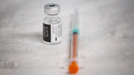 Великобритания тества ефекта от смесване на ваксините срещу коронавируса