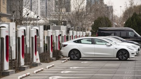 Продажбите на изградени в Китай електромобили на Tesla падат до 5-месечно дъно 