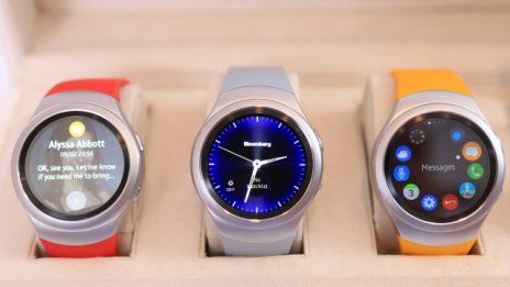 Глобалните продажби на умни часовници минаха тези на швейцарските