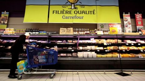 Слабото представяне във Франция удари оперативната печалба на Carrefour 