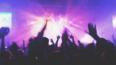 Amazon навлиза сериозно в бизнеса с музикални фестивали