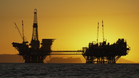 Цената на петрола почти не трепва в очакване на новите мита на Тръмп*