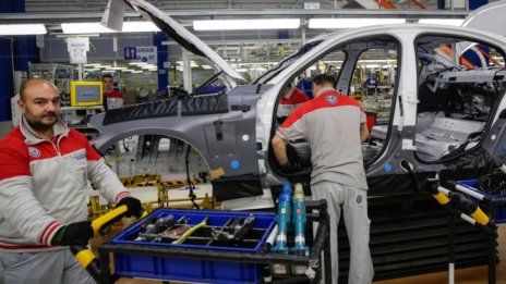 Дефицитът на чипове може да изтрие до 220 хил. коли от производството на Stellantis