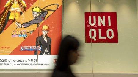 Собственикът на Uniqlo повиши прогнозата си заради силното търсене в чужбина