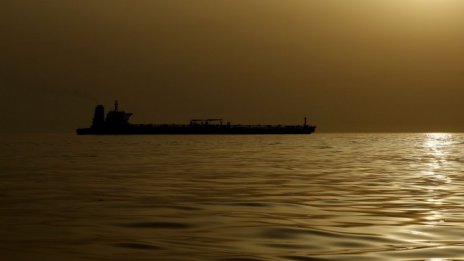 Bloomberg: Танкери с руски нефт изчезват от радарите насред океана