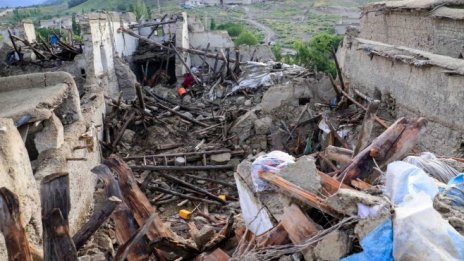 Най-малко 1000 души са починали при земетресение в Афганистан