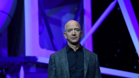 Джеф Безос: Роботите ще навлязат масово до 10 години 