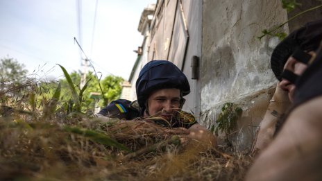 Украйна атакува руски линии, докато контраофанзивата набира скорост