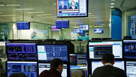 Германският водещ индекс DAX падна до двугодишно дъно*