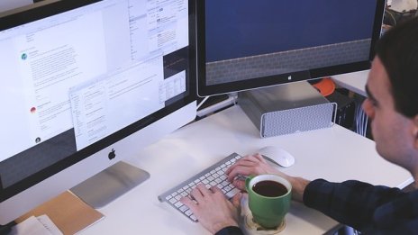 Най-високи са доходите на висшистите по информатика и математика