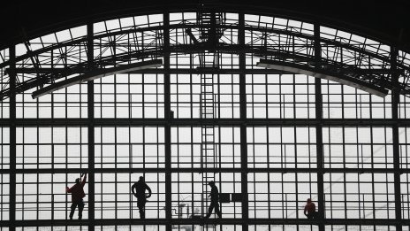 Бизнес активността при услугите в Германия сложи край на петмесечна серия свивания