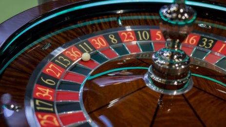 Казино индустрията в Макао продължава да се бори със спада си