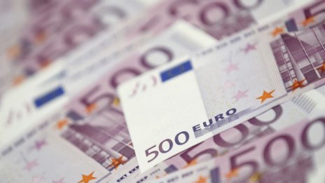 Защо ЕЦБ влиза във война срещу кеша