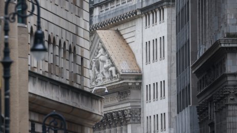 Wall Street отваря със спадове на фона на призивите за забавяне на развитието на AI*