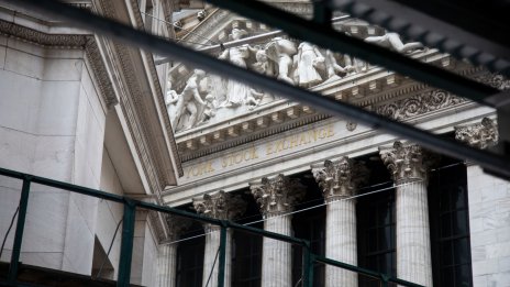 Признаците за успокояваща се инфлация насърчиха&nbsp;Wall Street&nbsp;