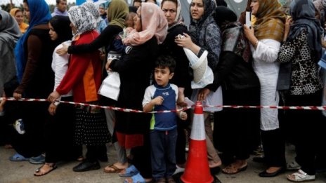 България ще затвори един или повече бежански центрове с парите от ЕС