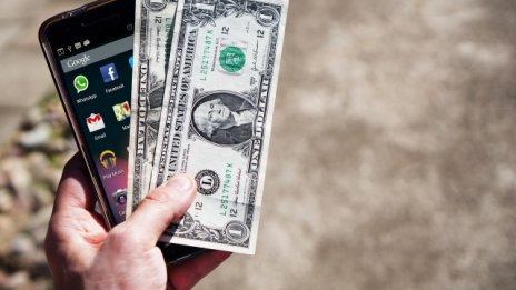 Мобилните телефони - ключов елемент във финансите на развиващия се свят