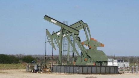 Спадът на запасите в САЩ подкрепи цената на петрола