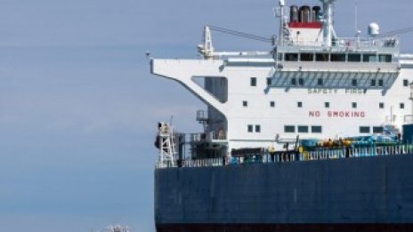 Петролът поскъпва заради намалялото свръхпредлагане*