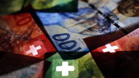 Швейцарският франк достигна близо 9-годишен връх спрямо еврото